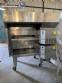 Horno transportador Lincoln de acero inoxidable para hornear galletas y pizza.