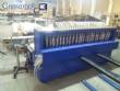 M�quina de llenado grande con 48 boquillas