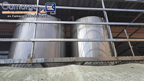 Tanque mezclador con plataforma en acero inoxidable 316, 1500 litros y 2500 litros.