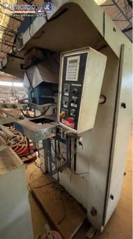 M�quina envasadora Raumak para productos en polvo.