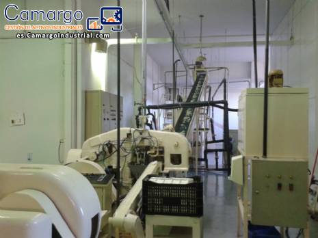 Dep�sito de refrigerante Jones y prensa