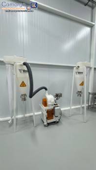 Molino centr�fugo de martillos Vieira MCS 190 con motor de 3 HP, 10 kg por hora.