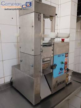 M�quina para hacer ravioles y sorrentino Indiana PRT 120, hasta 60 kg por hora.