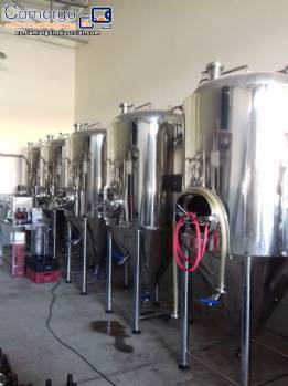Lnea de fbrica para la produccin de cervezas de barril de 15.000 litros con cocina de tres bloques