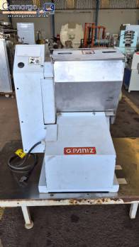Amasadora de sobremesa basculante Sigma, modelo G. Paniz, para 5 kg de masa preparada.