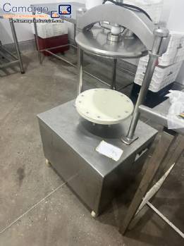 Embutidora hidrulica con 2 boquillas de acero inoxidable para embutidos. Acero inoxidable de precisin.