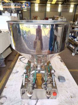 Llenadora de sobremesa de acero inoxidable para l�quidos y productos viscosos