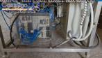 M�quina rotativa de acero inoxidable para llenado, dosificaci�n y sellado, con junta de aluminio, para tarros, vasos y botellas Delgo.