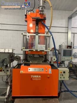 M�quina de moldeo por inyecci�n vertical de poliuretano Turra