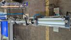 M�quina semiautom�tica de llenado de l�quidos de acero inoxidable con 1 boquilla.