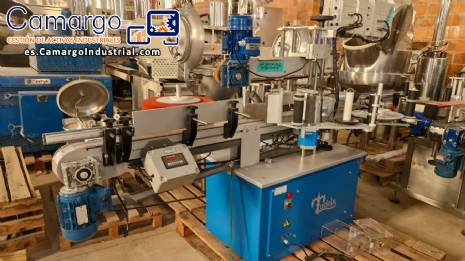 Etiquetadora automática de doble cabezal para botellas cilíndricas y planas, marca Tudela, 3.000 etiquetas por hora. Etiquetadora automática de doble cabezal para botellas cilíndricas y planas, marca Tudela, 3.000 etiquetas por hora.