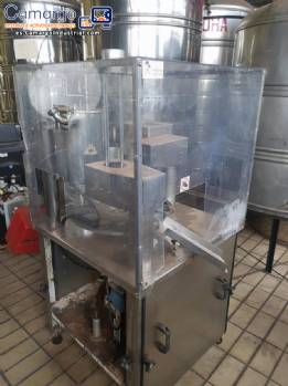Máquina llenadora de sellado de líquidos en vasos Milainox Máquina llenadora de sellado de líquidos en vasos Milainox