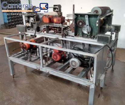 Máquina para cremar, llenar, formar y prensar láminas de oblea. Máquina para cremar, llenar, formar y prensar láminas de oblea.