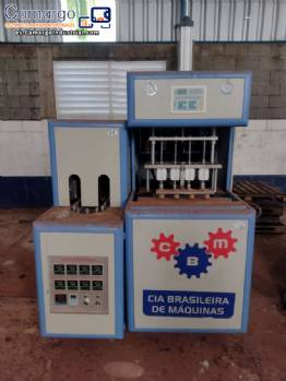 Sopladora semiautomática de botellas PET de 4 cavidades Sopladora semiautomática de botellas PET de 4 cavidades